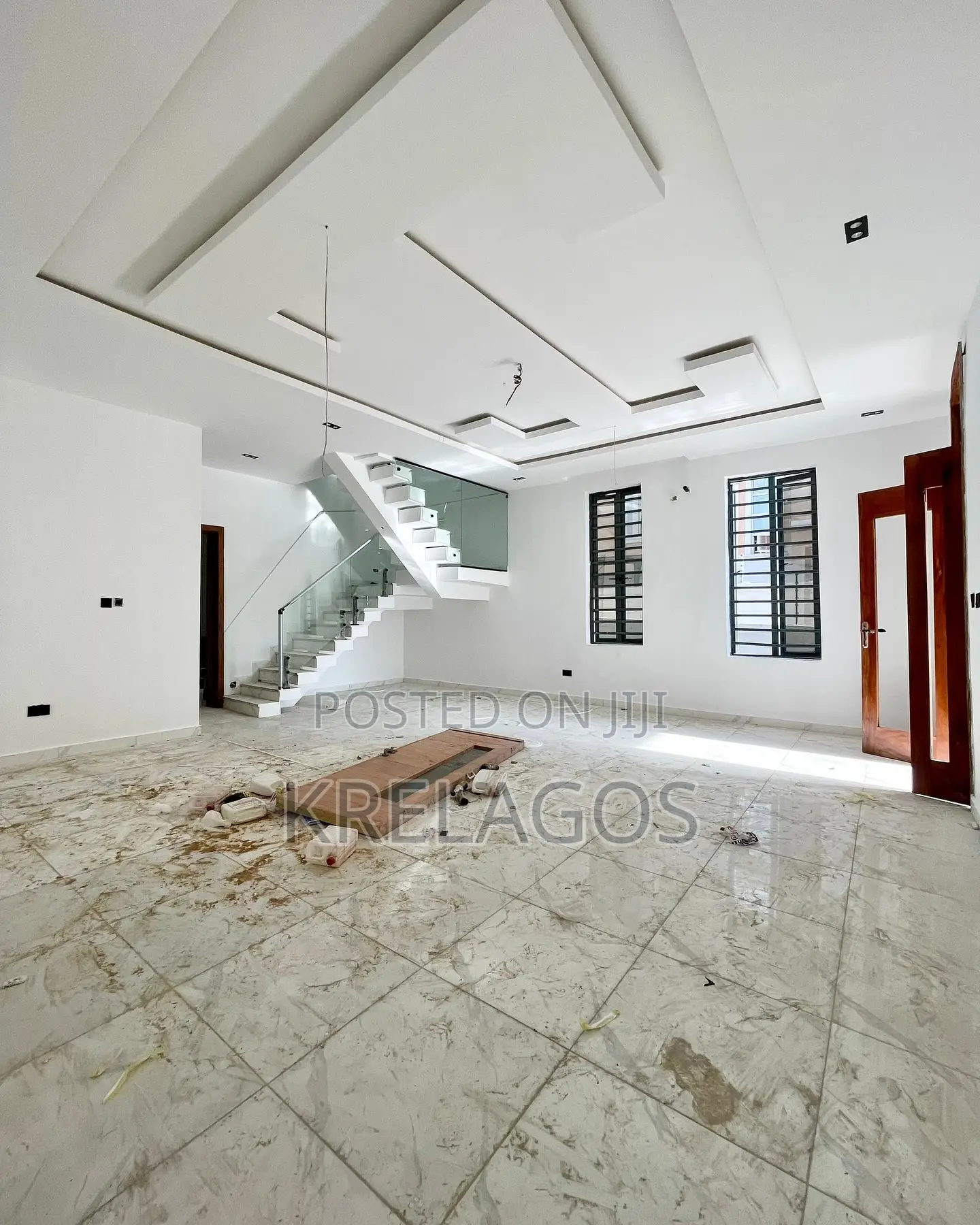 5bdrm Duplex in Chevron for sale