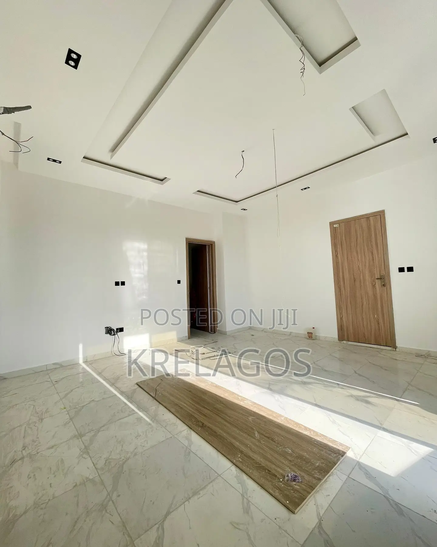 5bdrm Duplex in Chevron for sale