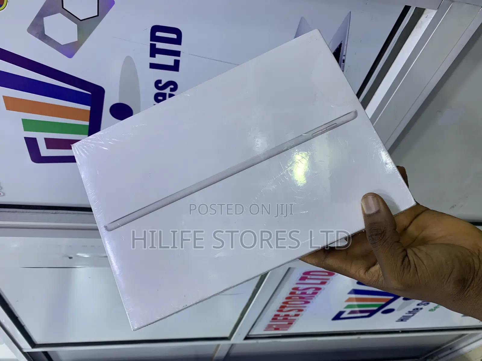 New Apple iPad 9.7 64 GB Silver