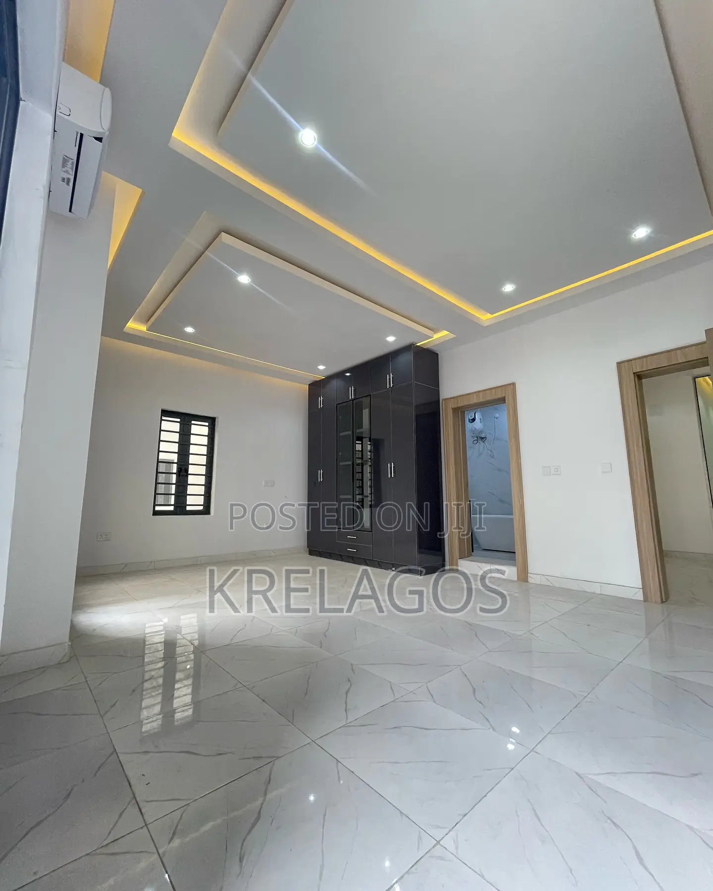 5bdrm Duplex in Chevron for sale