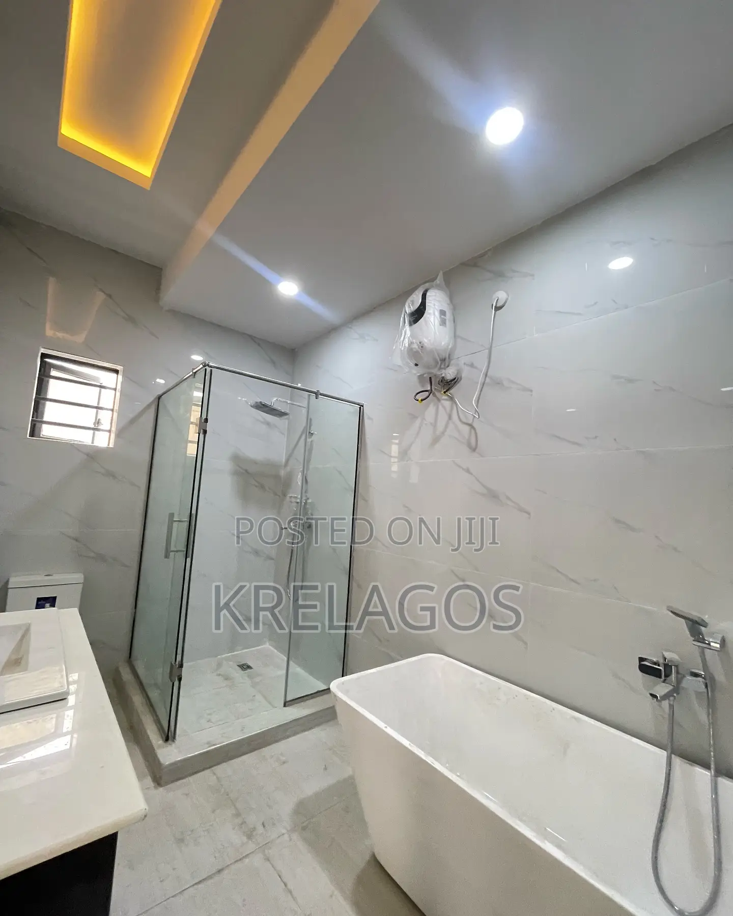 5bdrm Duplex in Chevron for sale