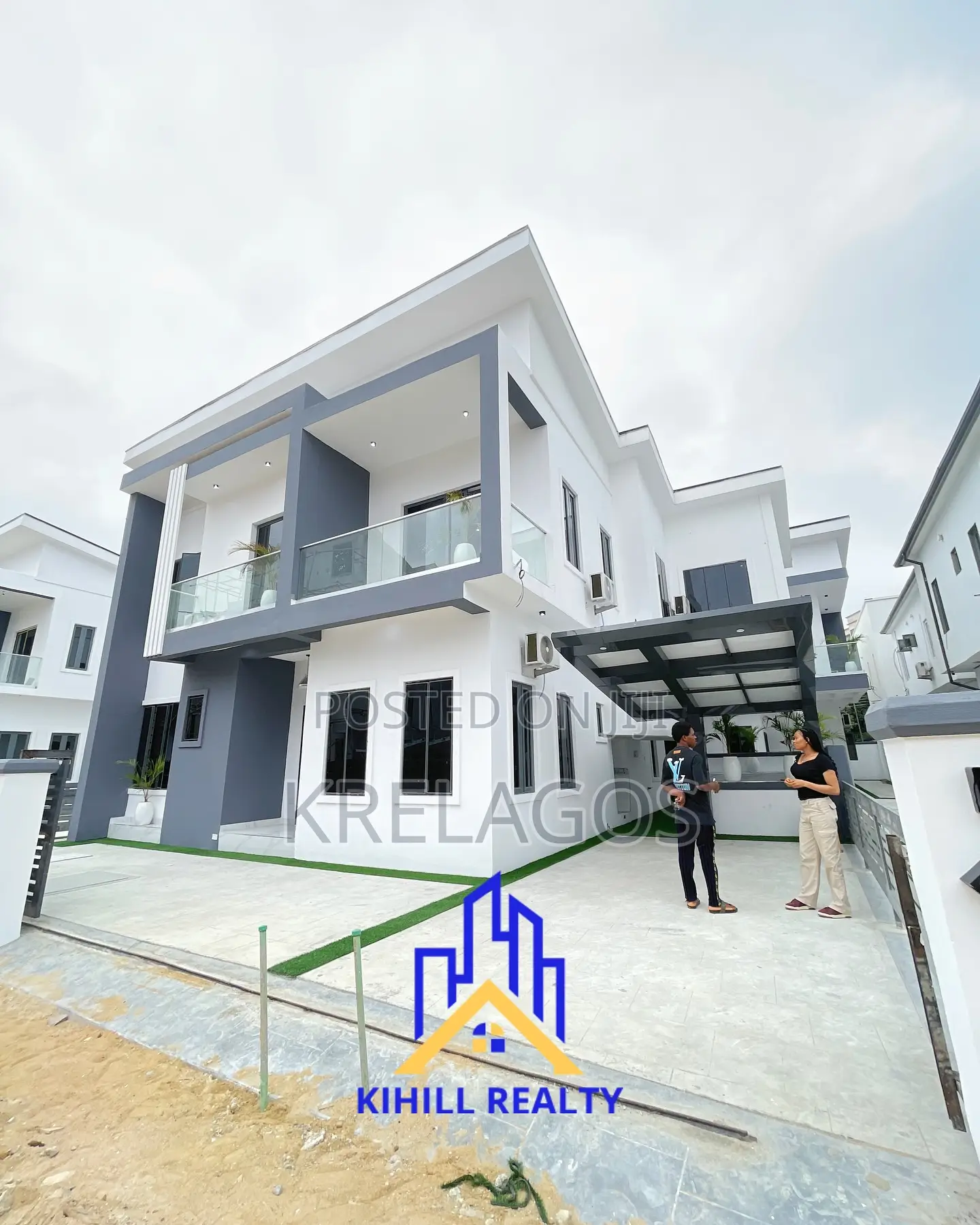 5bdrm Duplex in Chevron for sale