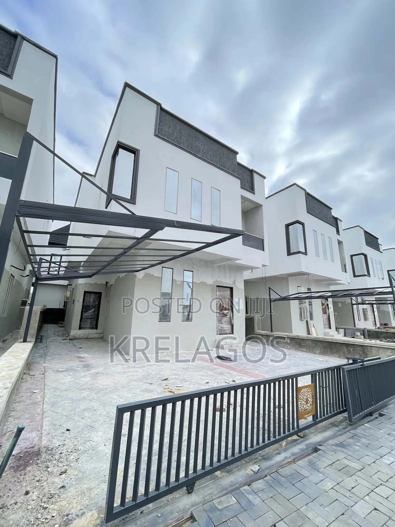 4bdrm Duplex in Ikota for sale