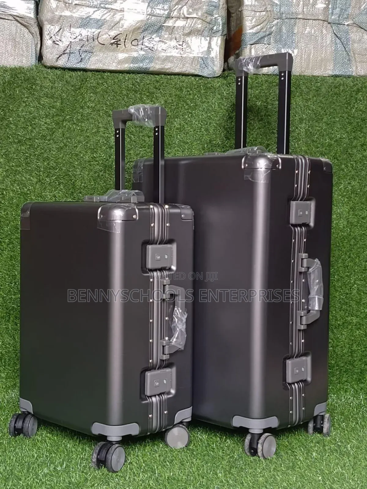 Set of 2 New Designer Wide Pole Travelling Luggage Boxes