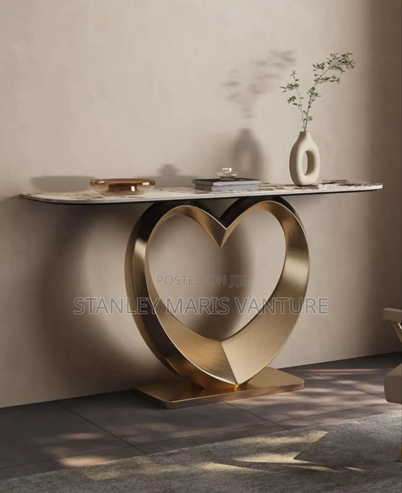 Luxurious Attic Stand