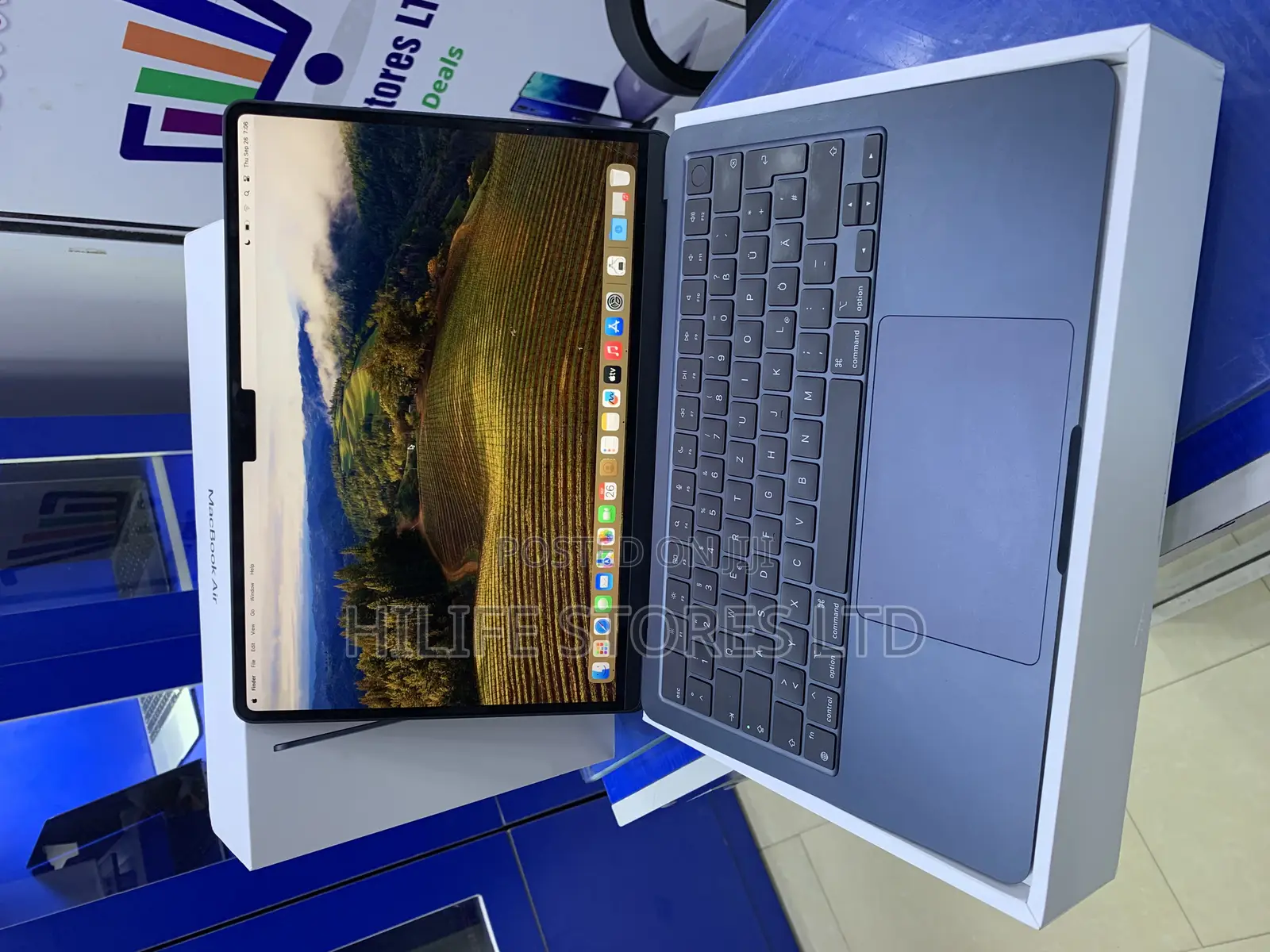 New Laptop Apple MacBook Air 2023 M2 16GB Apple M2 SSD 256GB
