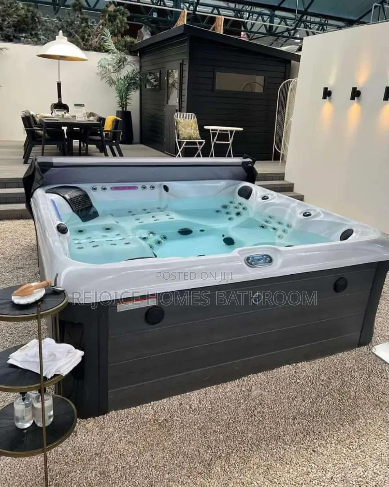 Luxury 5 Seater Spa Jacuzzi With Tv Outdoor Jacuzzi