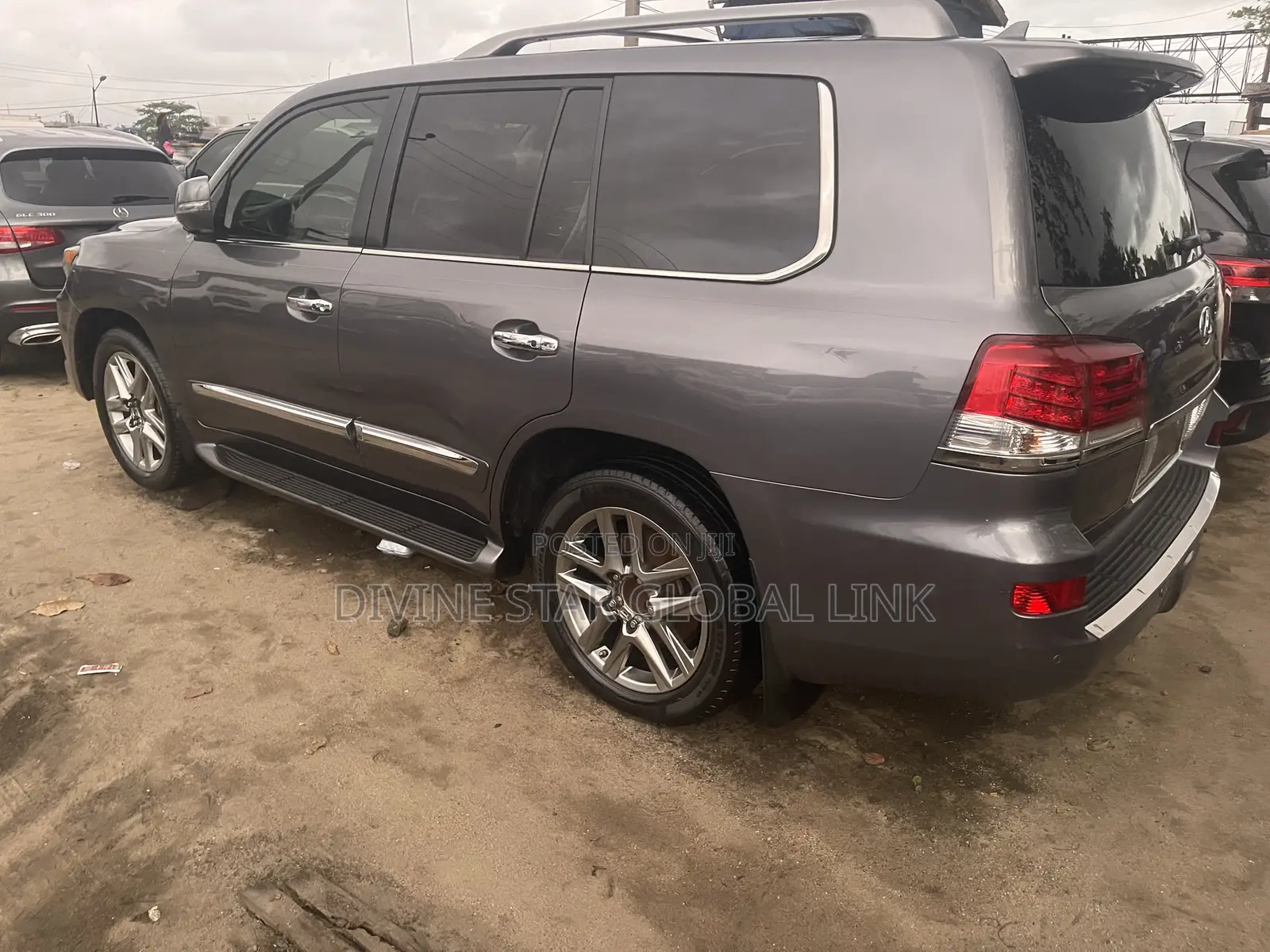 Lexus LX 570 (5 seats) AWD 2015 Silver