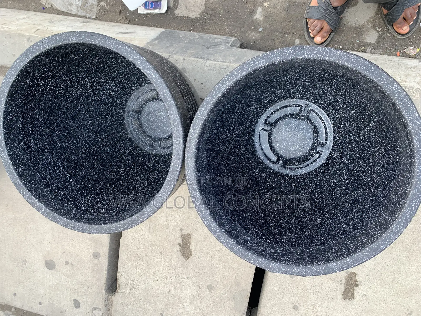 Indoor/Outdoor Round Flower Pots