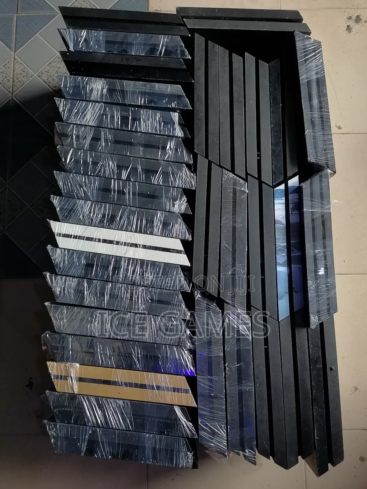 PS4 UK Used 500gb With 1 New Pad