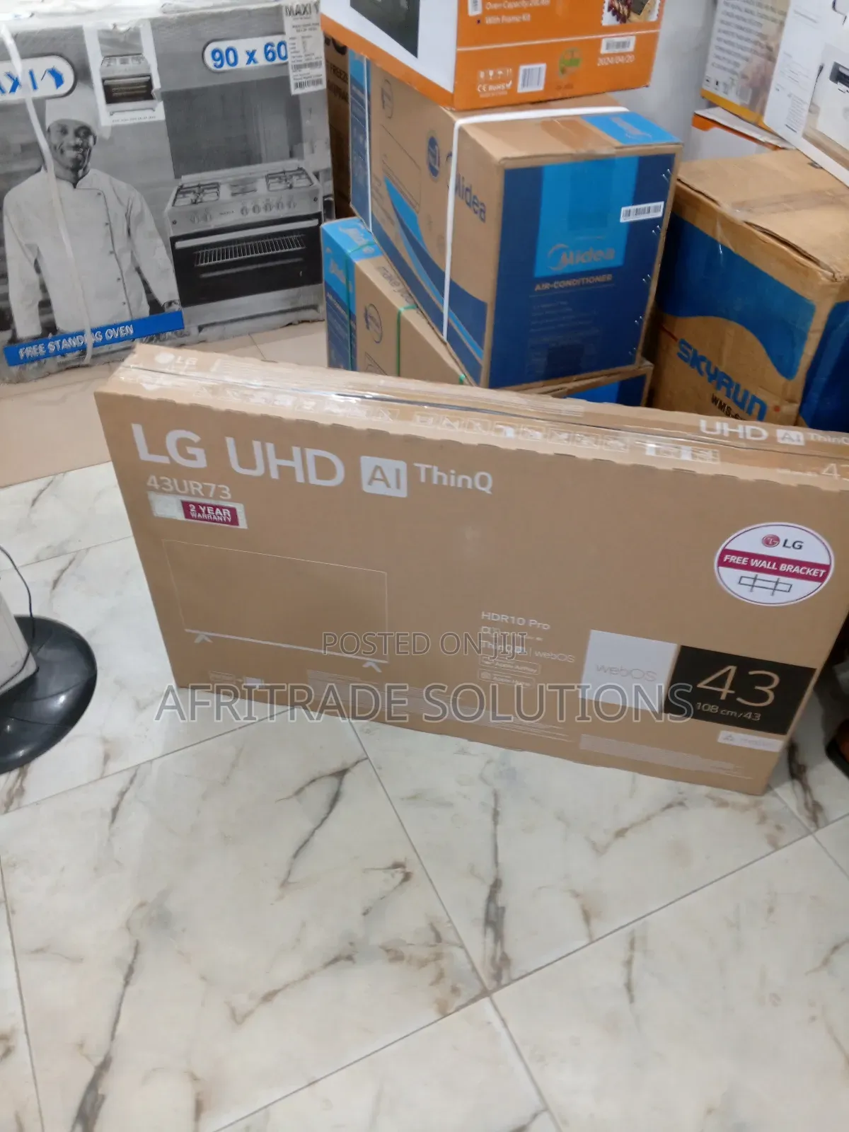 43" LG Ur73 SMART TV- Clear Picture Quality