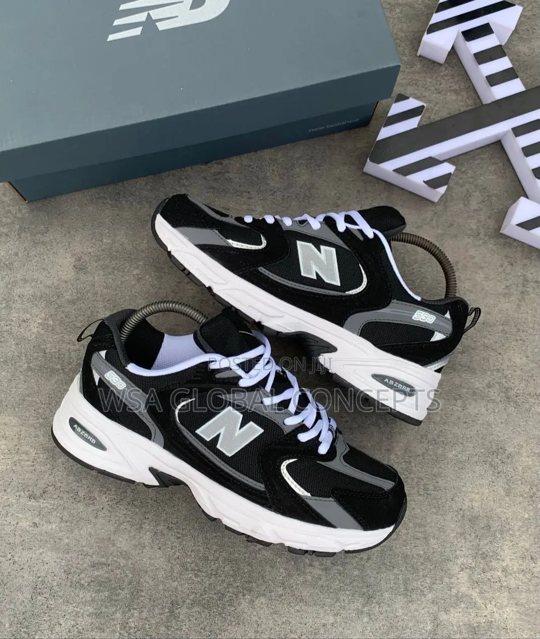 New Balance 530 Black/White Sneakers