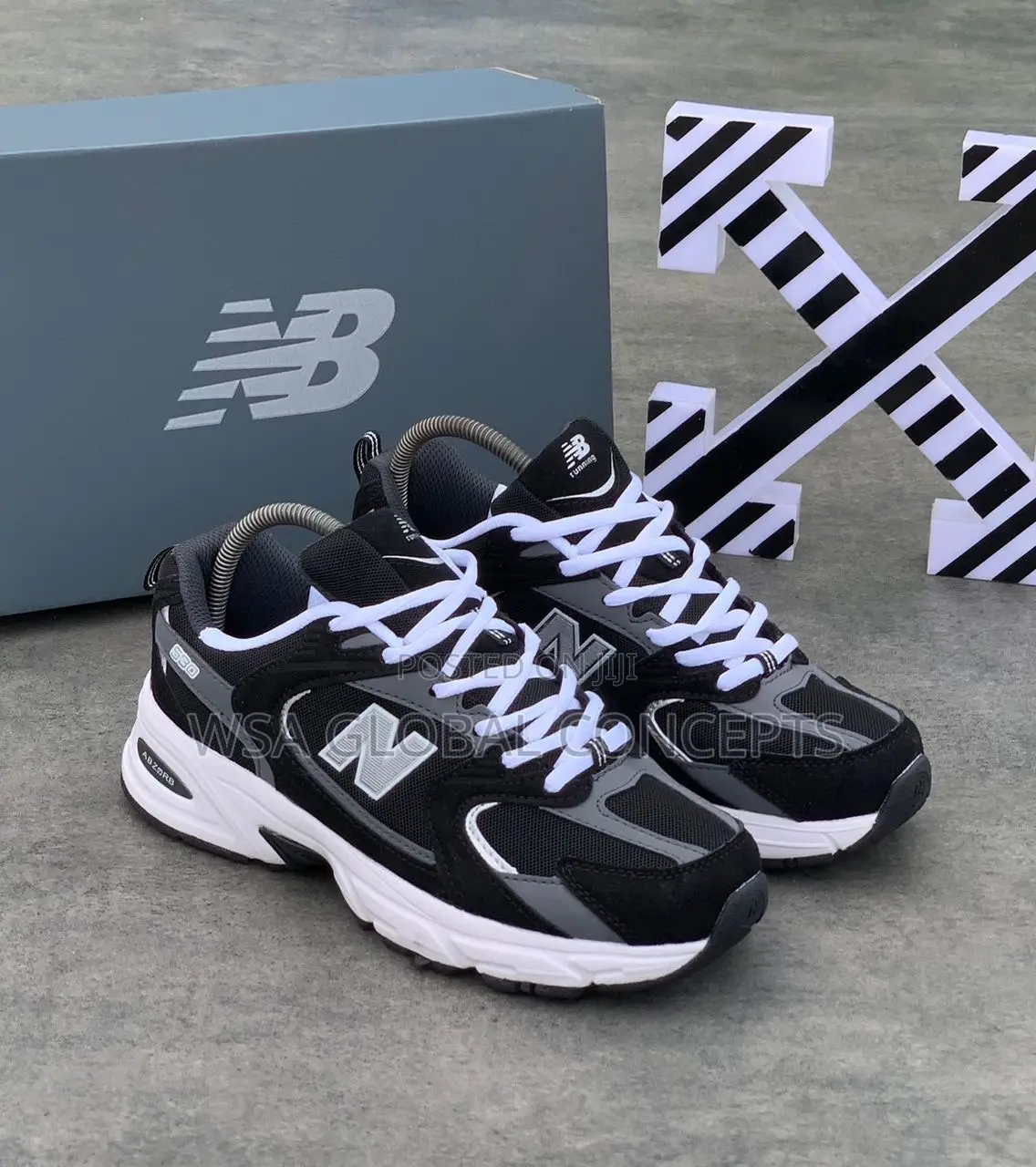 New Balance 530 Black/White Sneakers