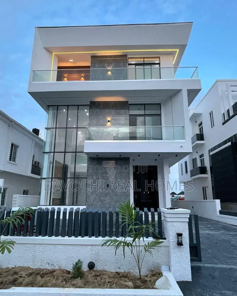 5bdrm Duplex in Ikota for sale