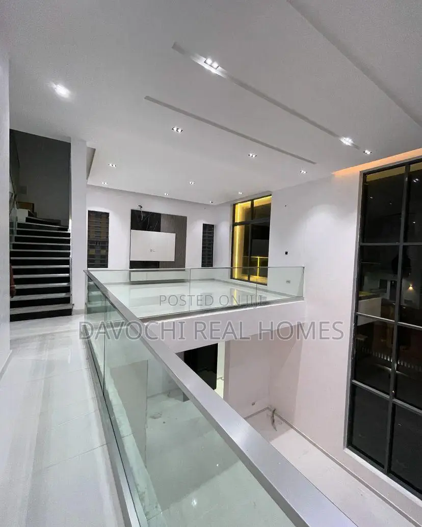 5bdrm Duplex in Ikota for sale
