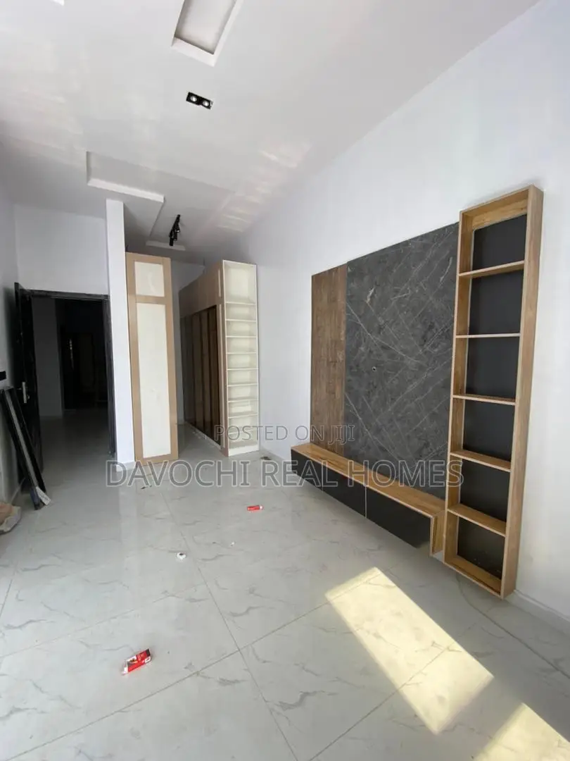 5bdrm Duplex in Lekki Phase 2 for sale