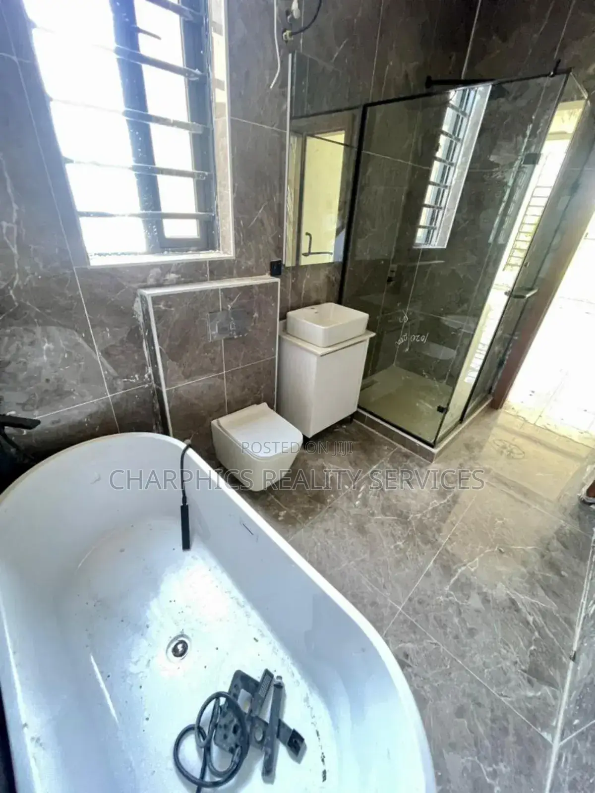 5bdrm Duplex in Lekki Phase 1 for sale
