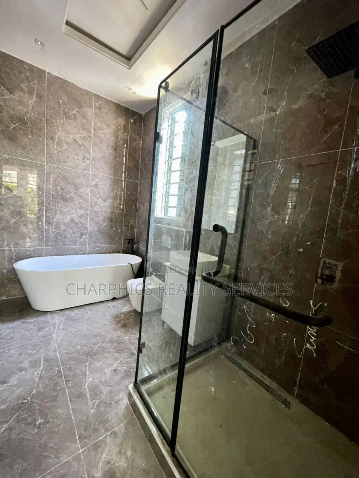 5bdrm Duplex in Lekki Phase 1 for sale