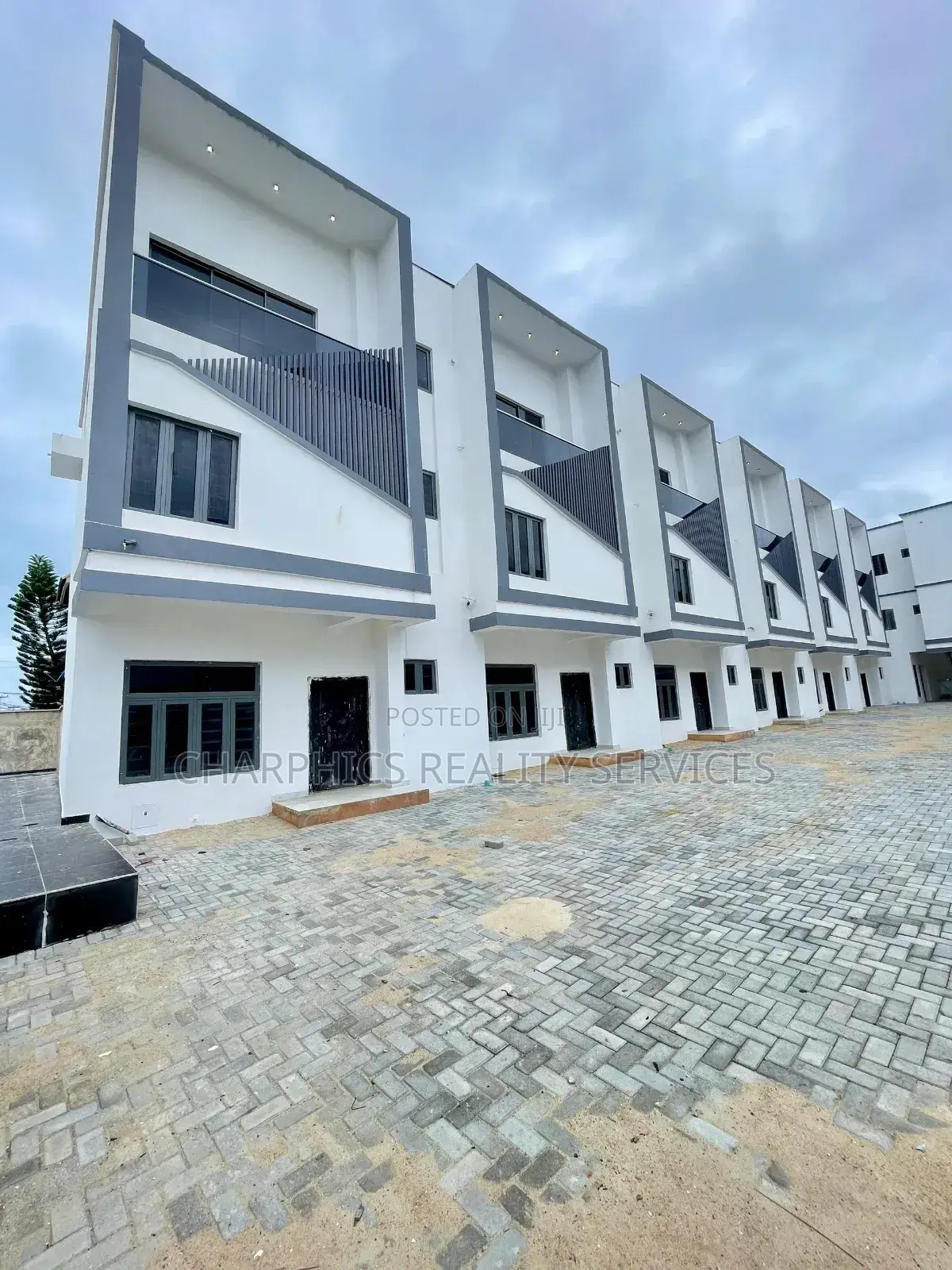 4bdrm Duplex in Igbo-efon for sale