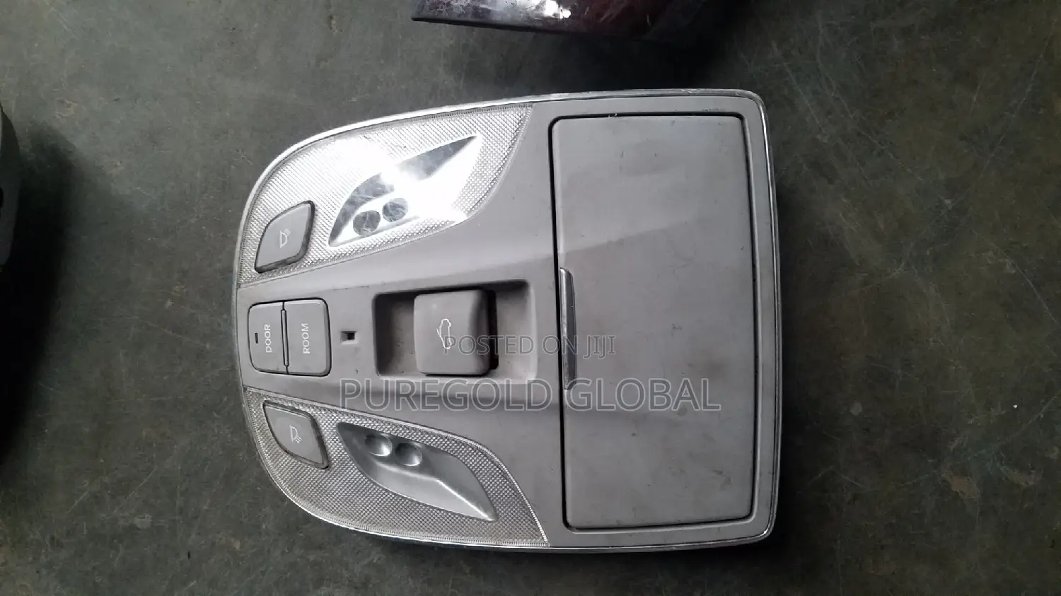 Hyundai Equus Roof Light