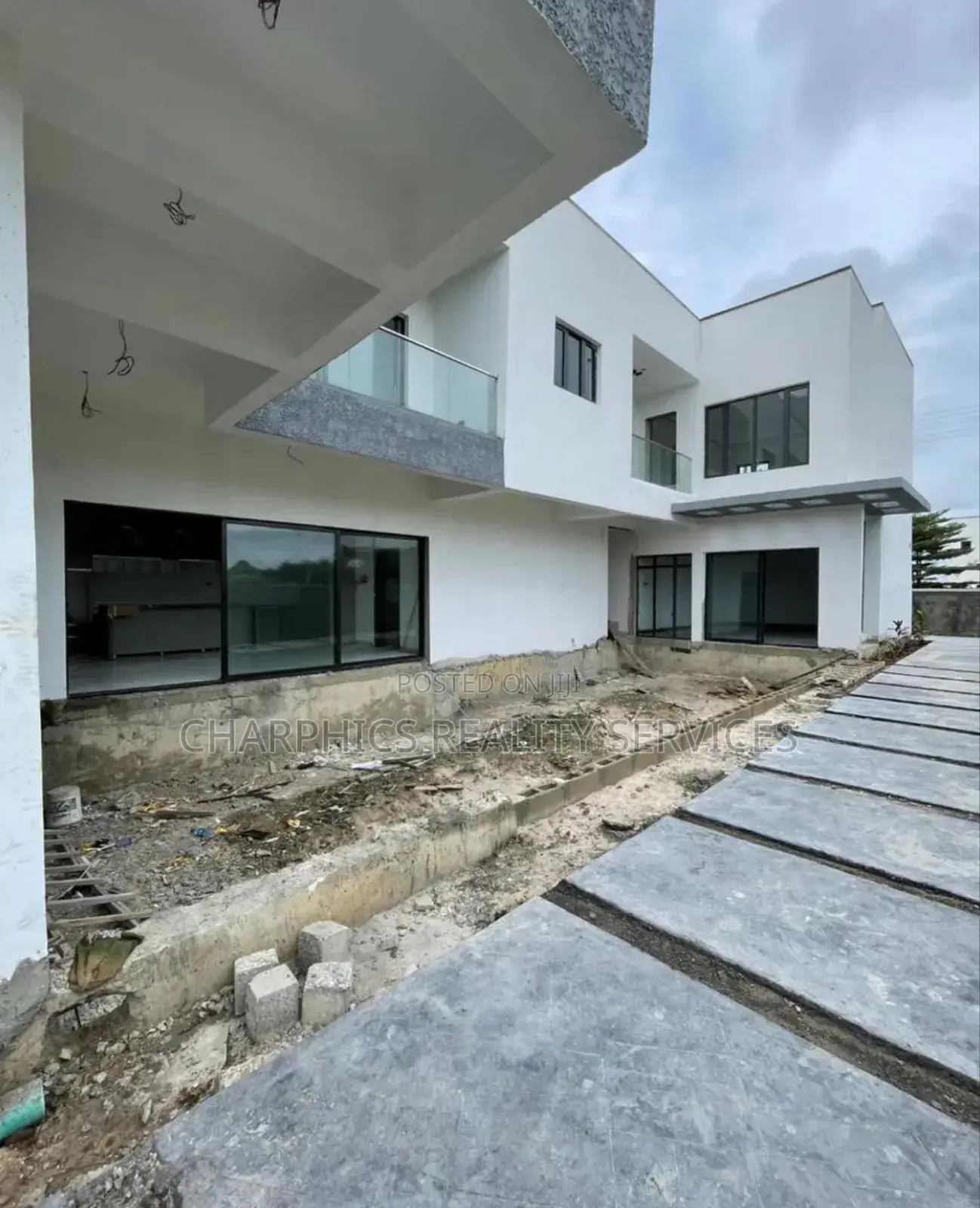 5bdrm Duplex in Osapa london for sale