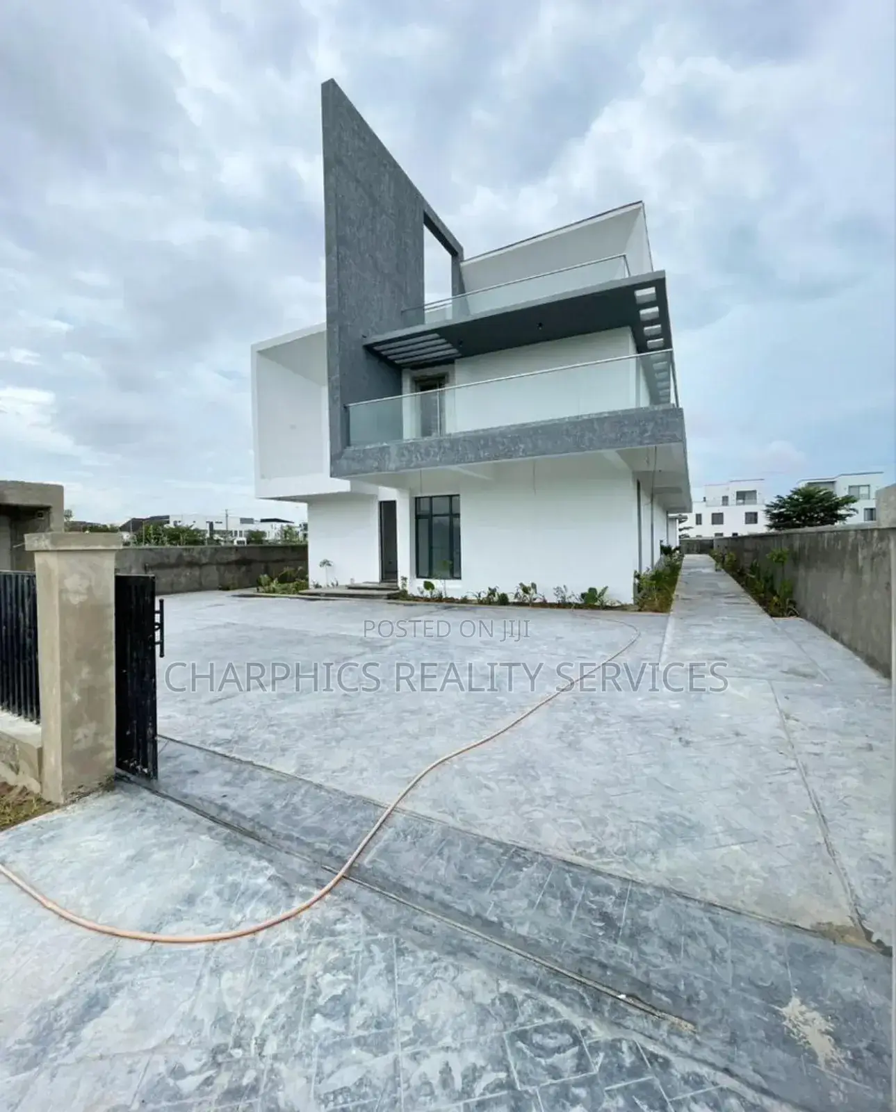 5bdrm Duplex in Osapa london for sale