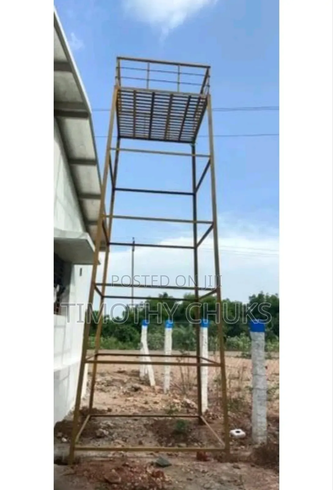 Sebastian Tank Stand