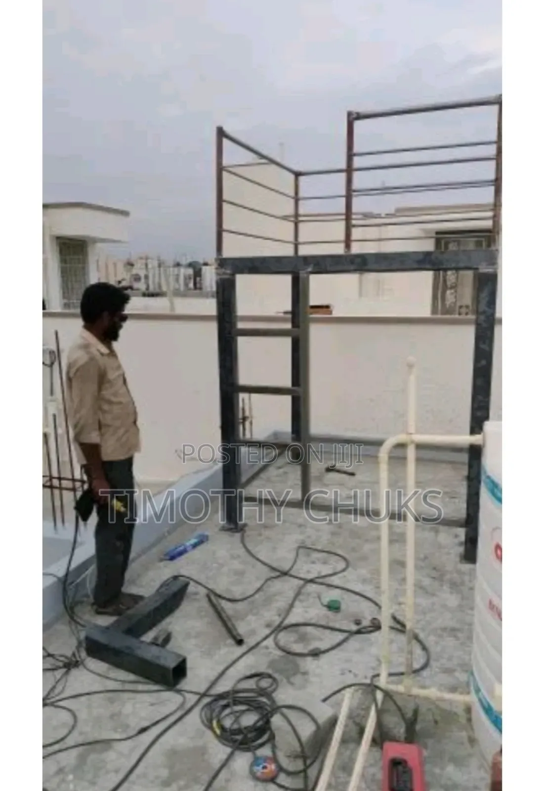 Sebastian Tank Stand