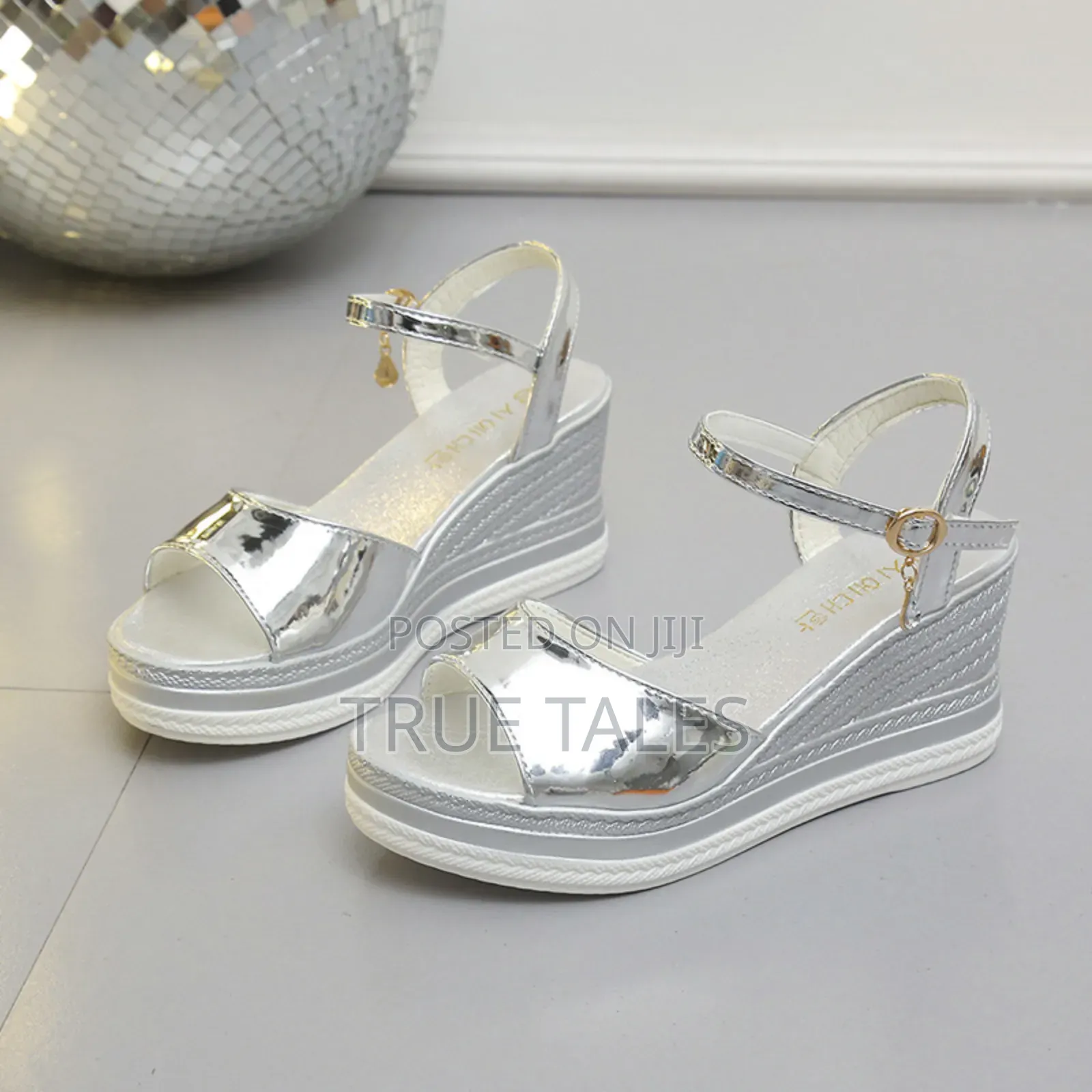 Classy Wedge Sandals Gold And Silver Colours