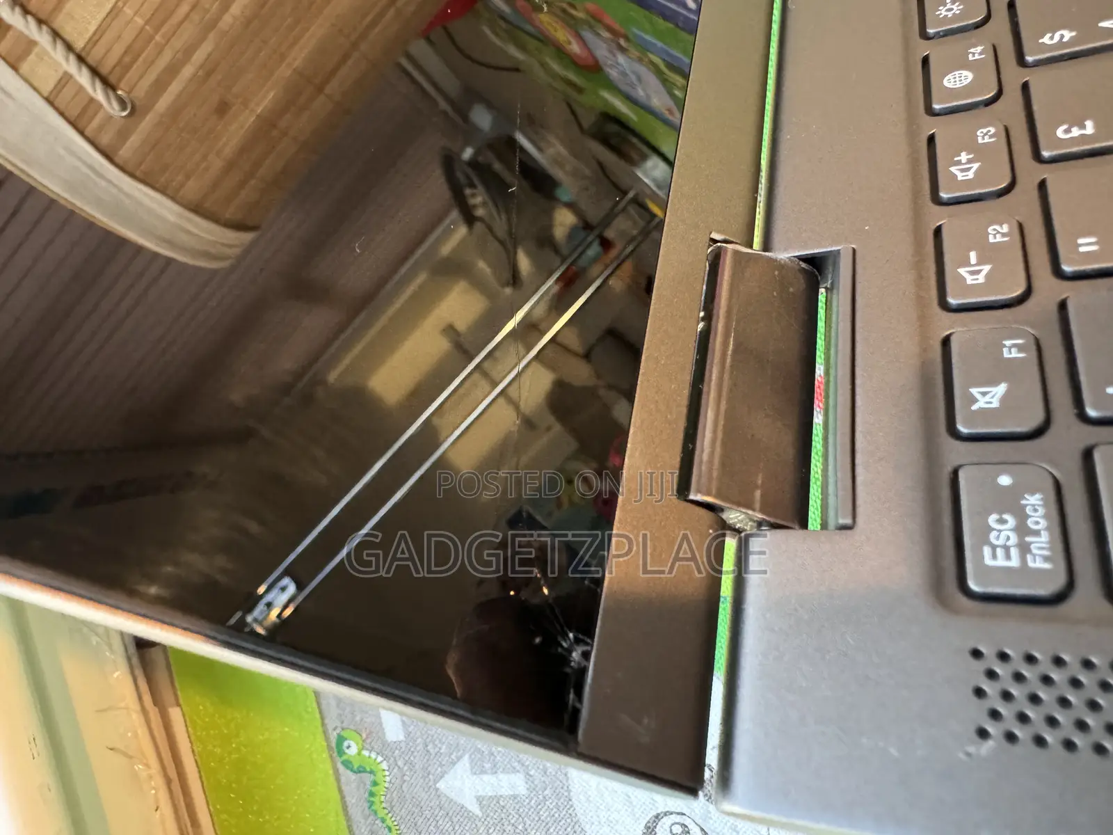 Laptop Lenovo Yoga 700 8GB SSD 512GB