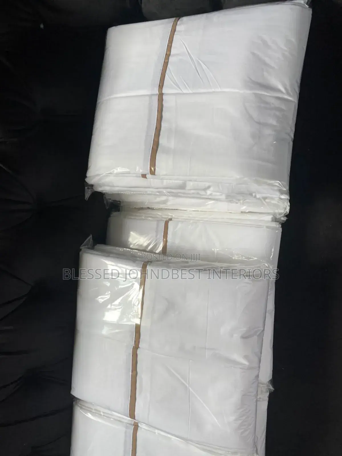 Duvet Cover and Bedsheet With 4 Pillowcases