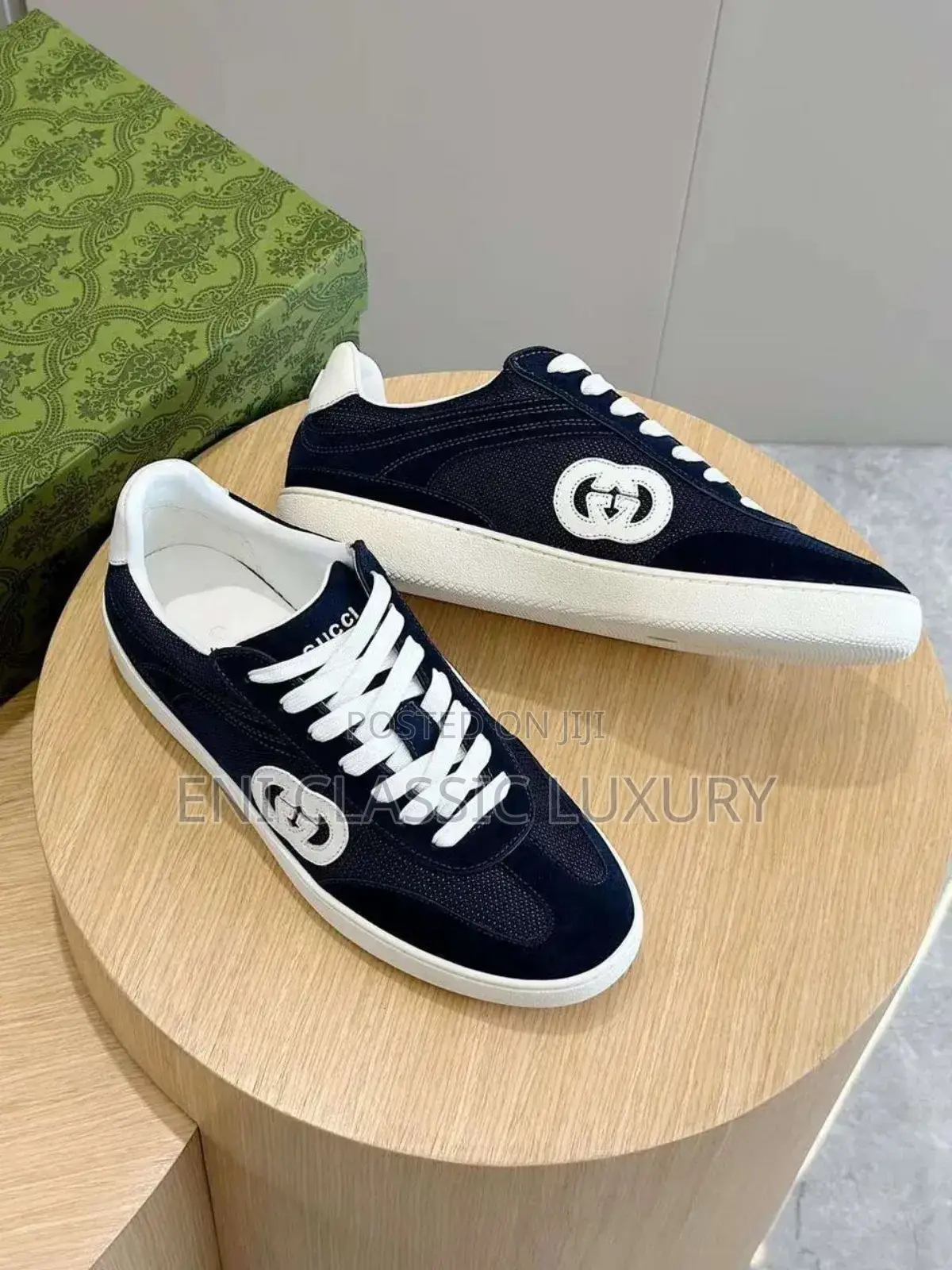 Best Quality Luxury Men's Sneakers Gucci Available in Store