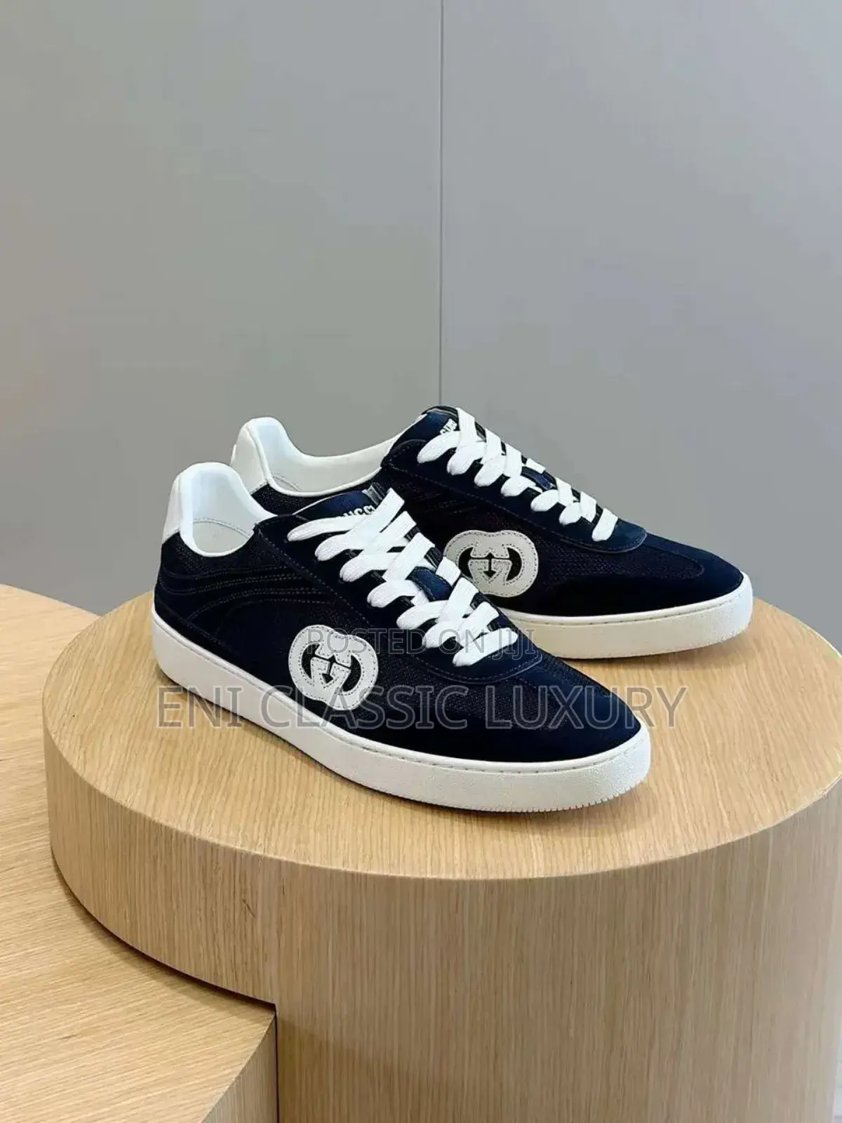 Best Quality Luxury Men's Sneakers Gucci Available in Store