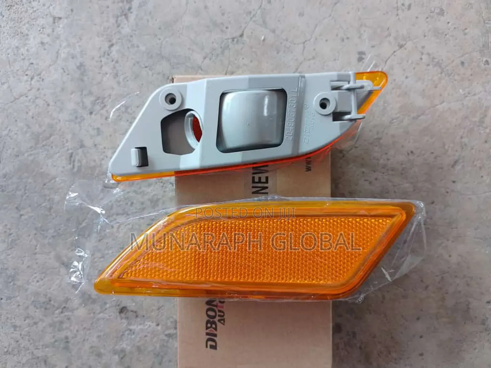 E350 Mercedes Benz Front Bumper Marker Pointer Light.