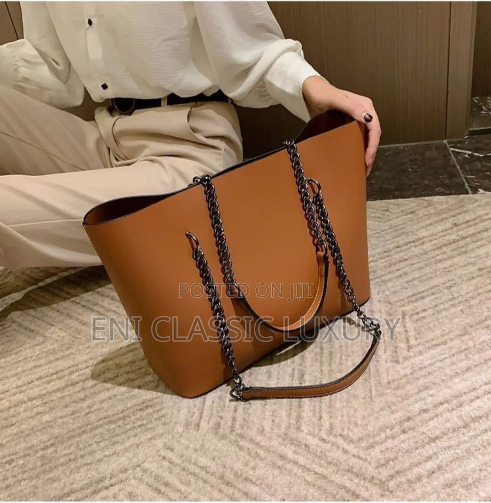 Fashion Luxury Women Bags Available in Store