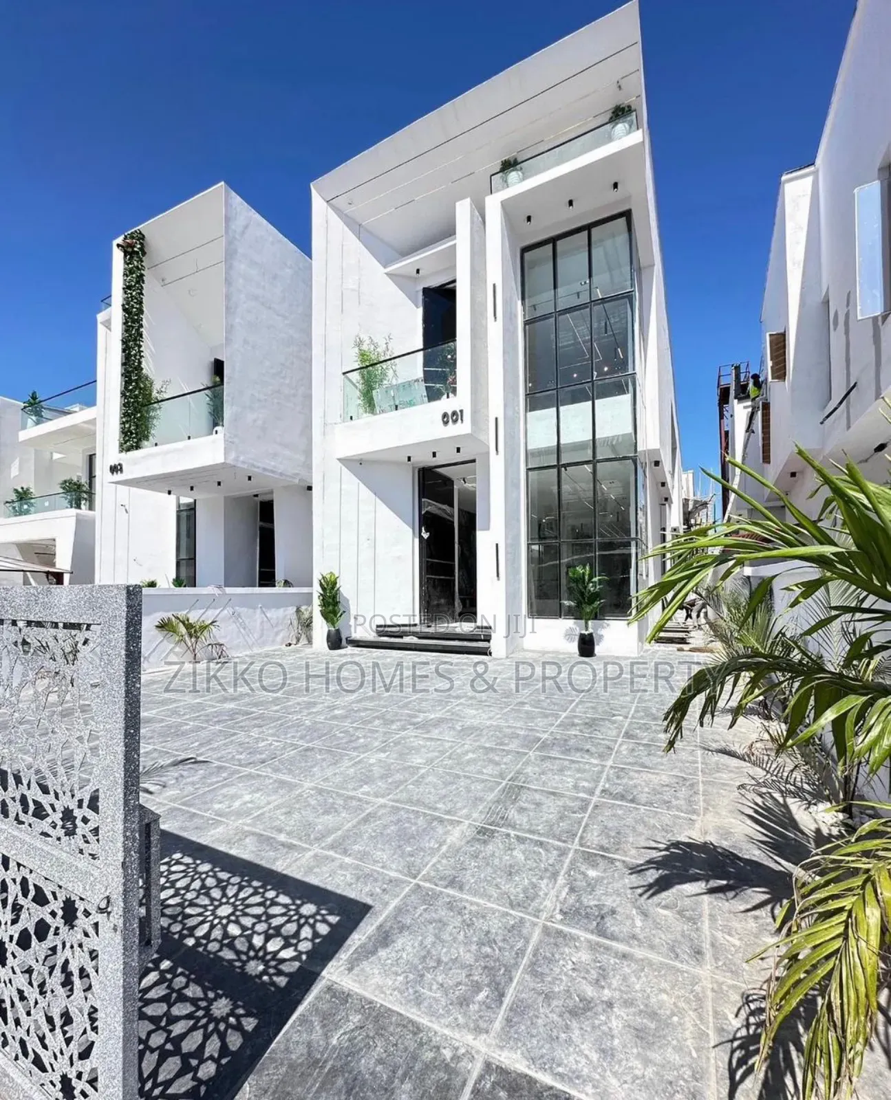 5bdrm Duplex in Chevron for sale