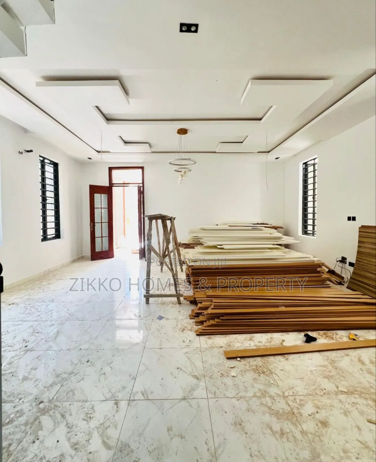 5bdrm Duplex in Chevron Drive for sale