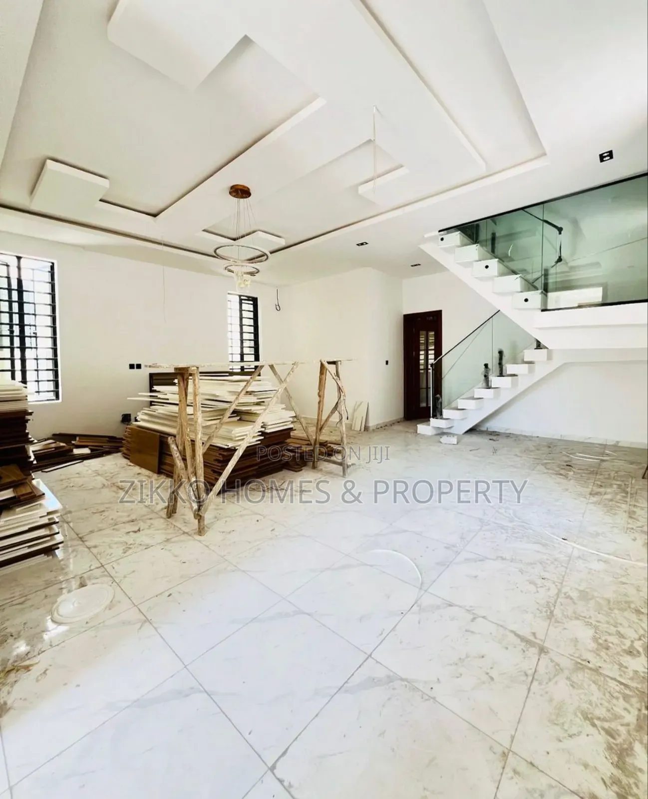 5bdrm Duplex in Chevron Drive for sale
