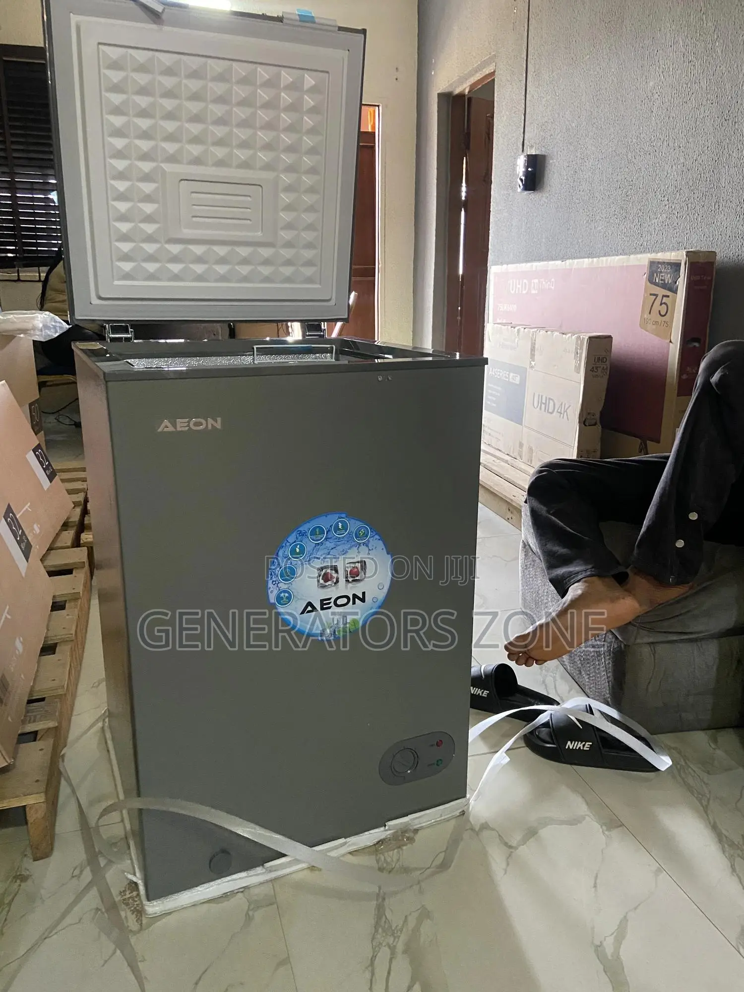 Aeon 100L Chest Freezer {Wheel 2 Adjustable Feet+2 Wheels