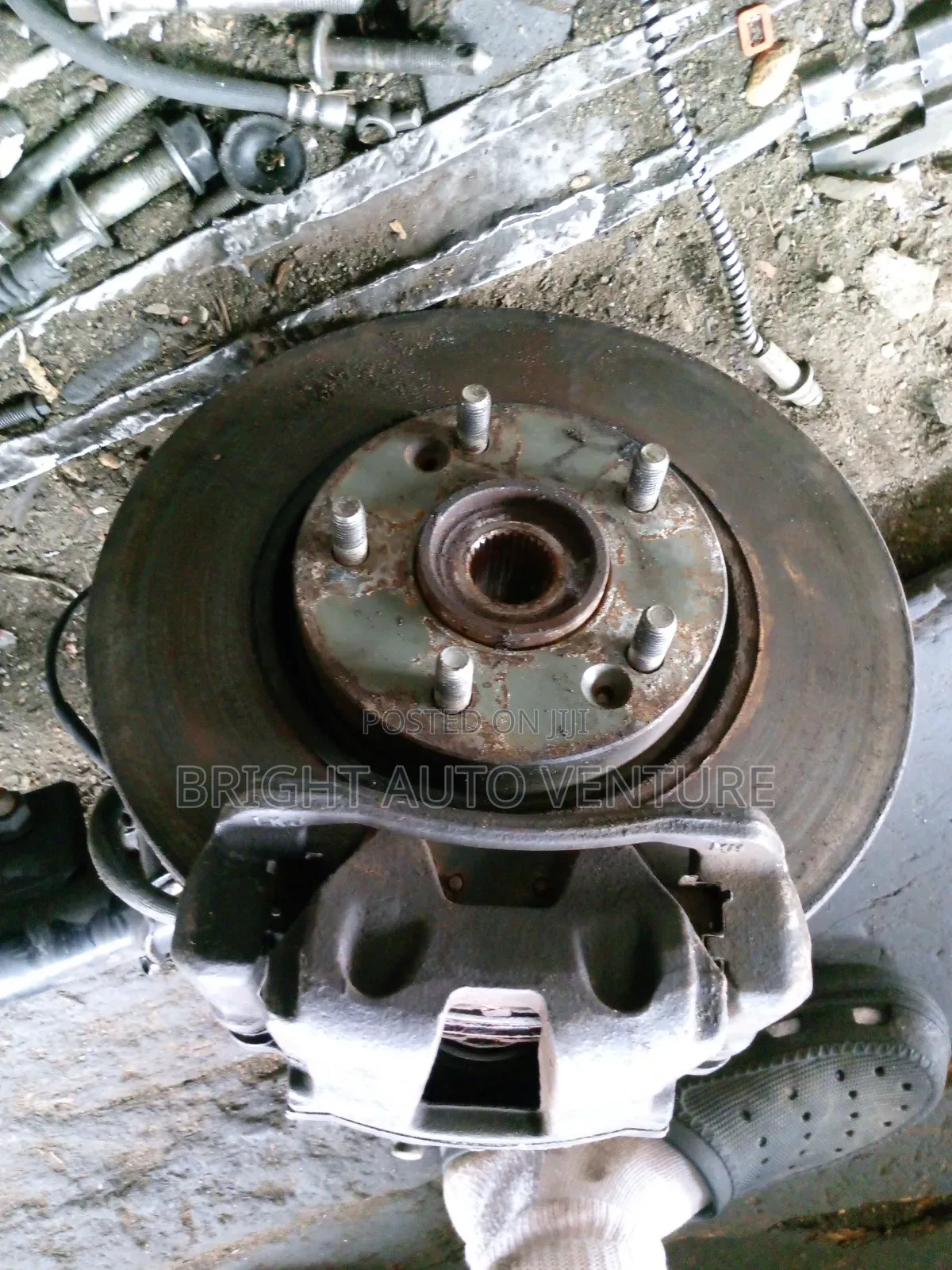 The 2 Front Hub for Hyundai Sonata 2012,