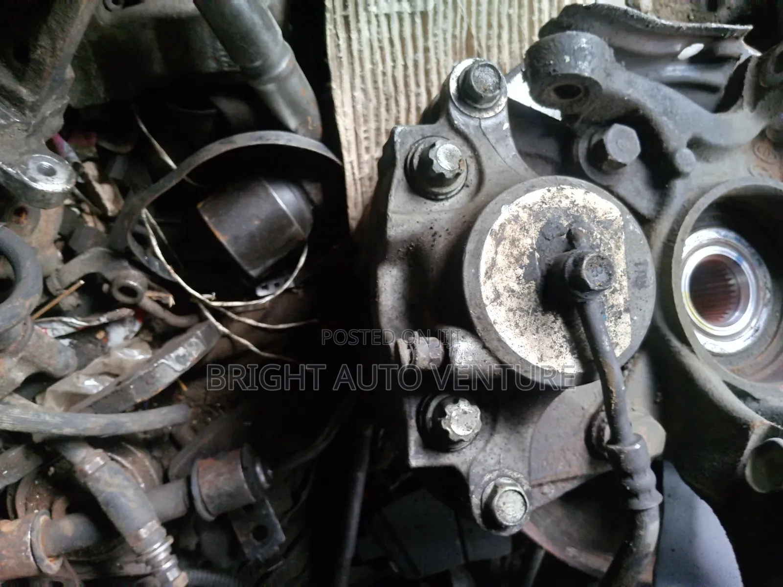 The 2 Front Hub for Hyundai Sonata 2012,