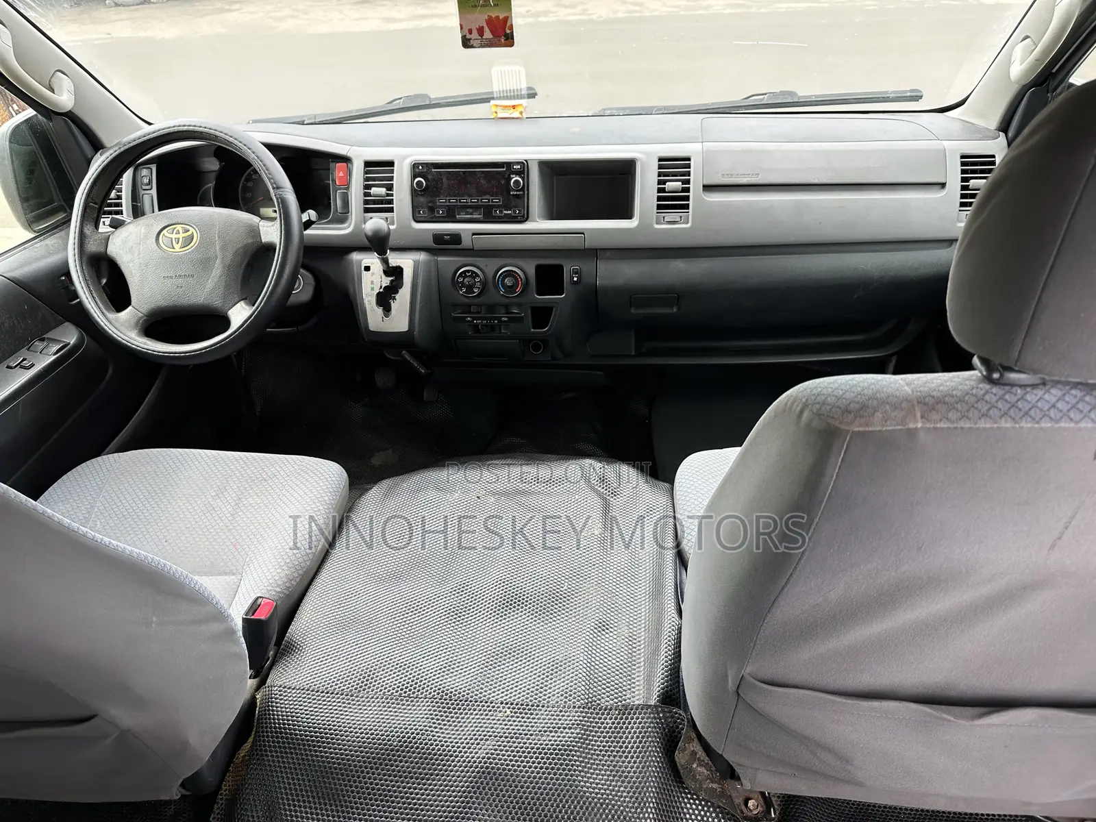 Toyota HiAce 2016 White