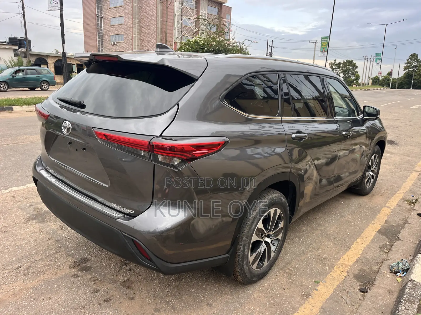 Toyota Highlander XLE 2021 Gray