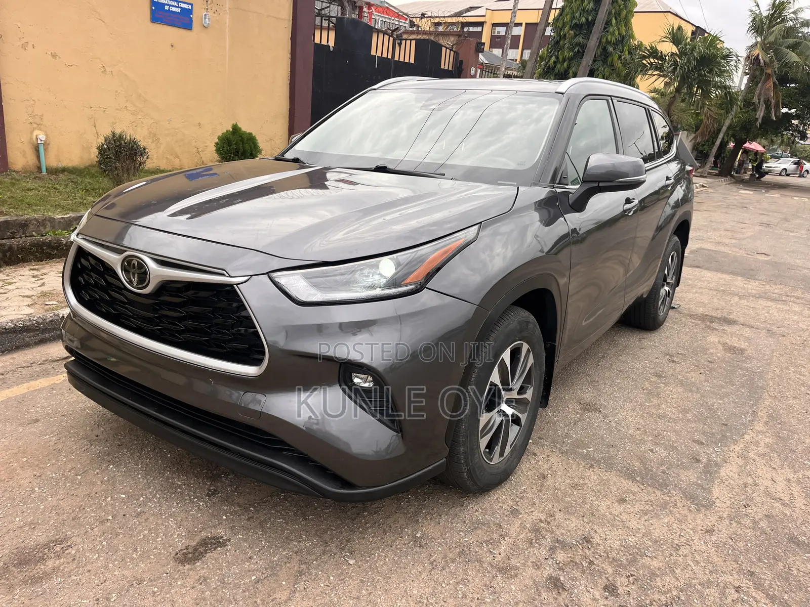 Toyota Highlander XLE 2021 Gray