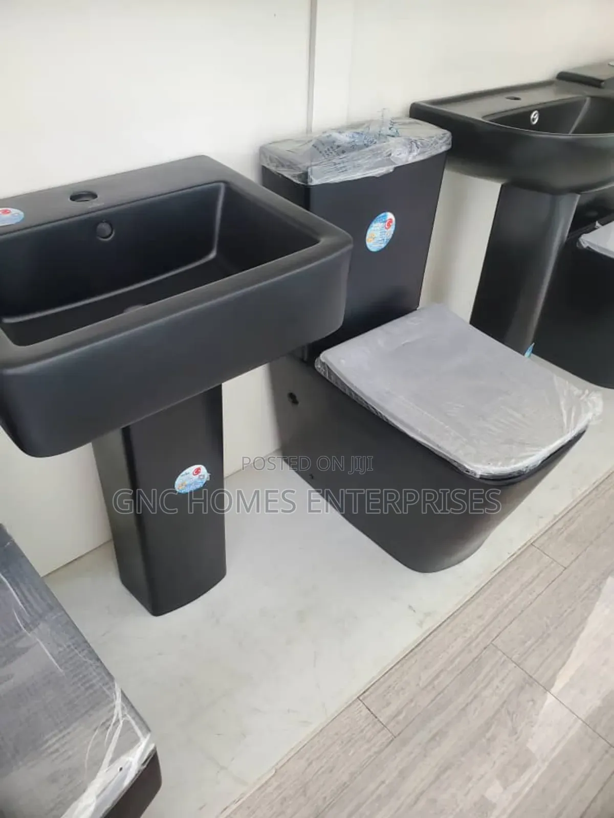 Square Black Wc