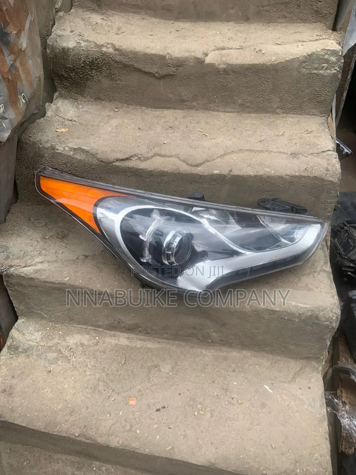 Hyundai Veloster Headlamp Right 2015 Model