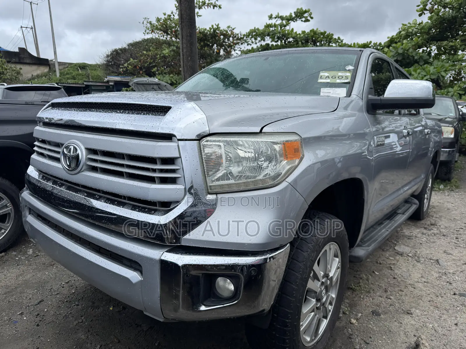 Toyota Tundra Platinum 5.7L V8 4x4 CrewMax 5.6 ft. box 145.7 in. WB