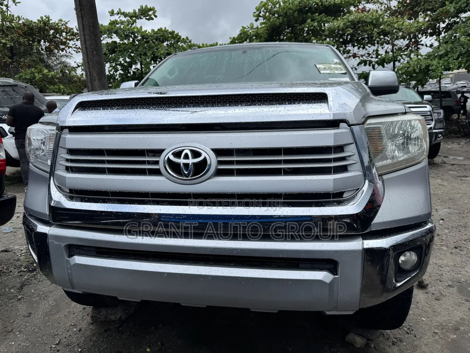 Toyota Tundra Platinum 5.7L V8 4x4 CrewMax 5.6 ft. box 145.7 in. WB