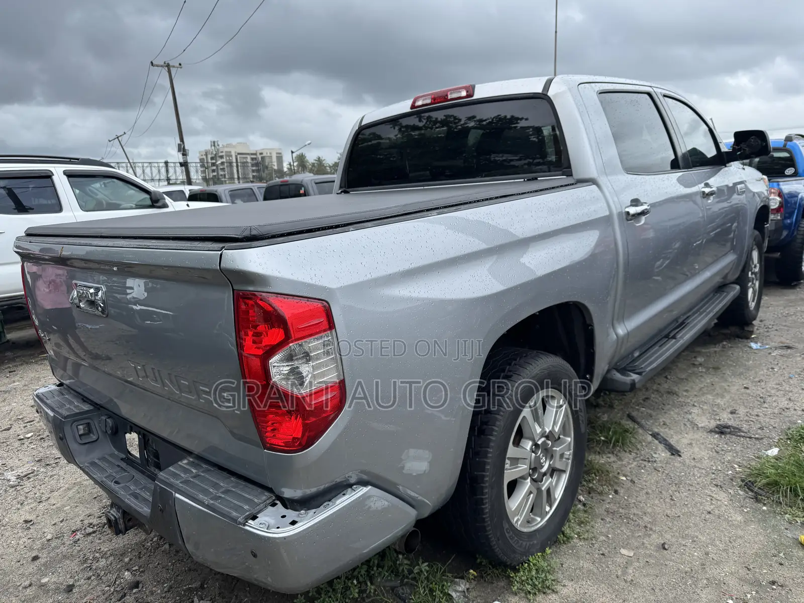 Toyota Tundra Platinum 5.7L V8 4x4 CrewMax 5.6 ft. box 145.7 in. WB