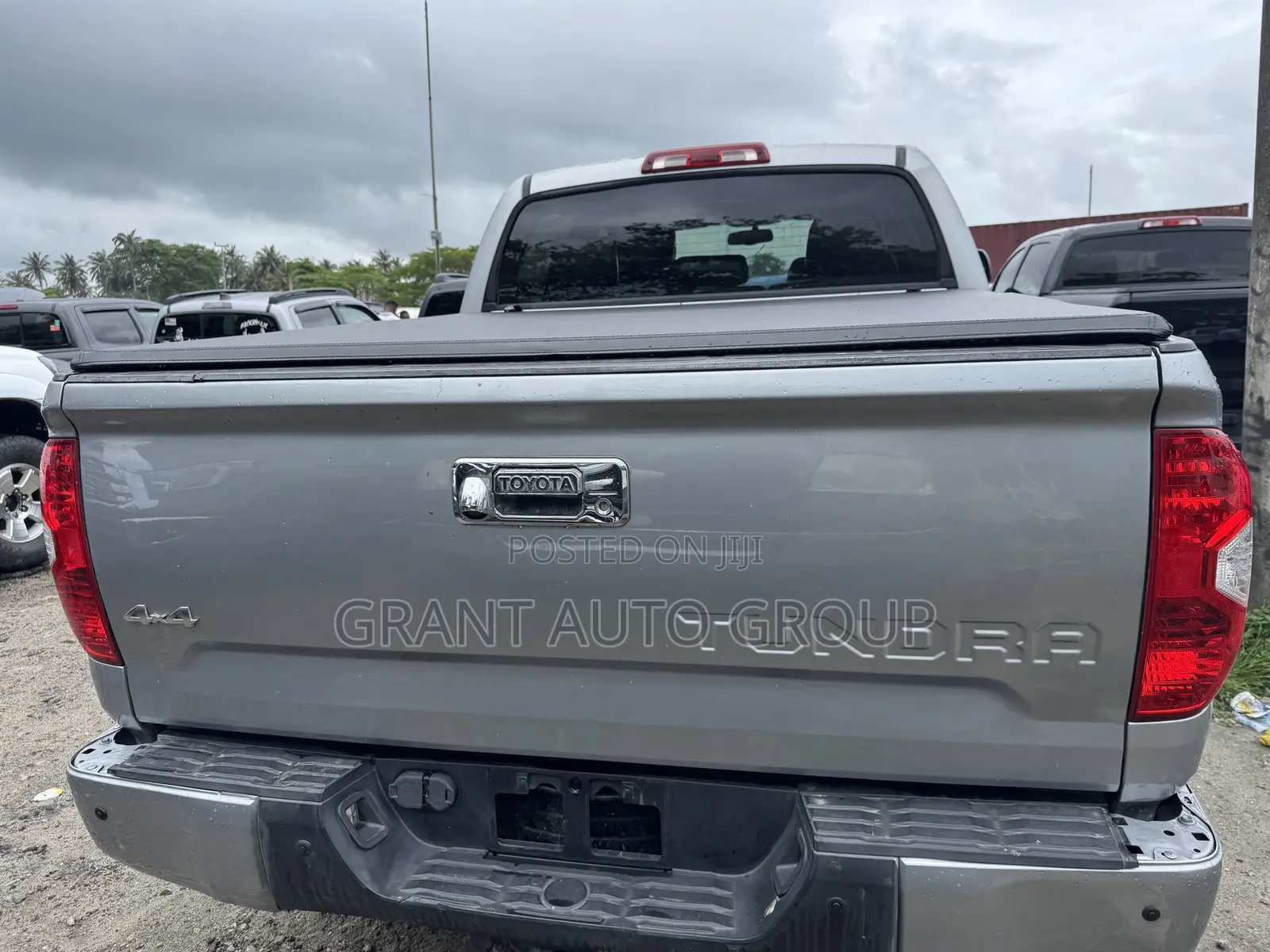 Toyota Tundra Platinum 5.7L V8 4x4 CrewMax 5.6 ft. box 145.7 in. WB